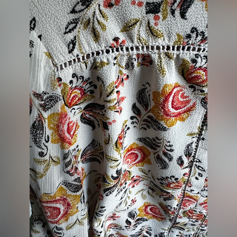 SOLD✅ Fever XL Floral Blouse - Red, Orange, Black - Picture 5 of 12